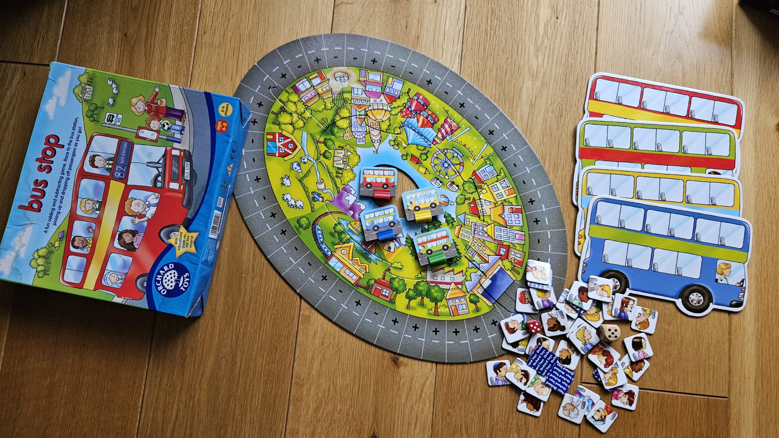 Bus Stop Orchard Toys - obrazek 2
