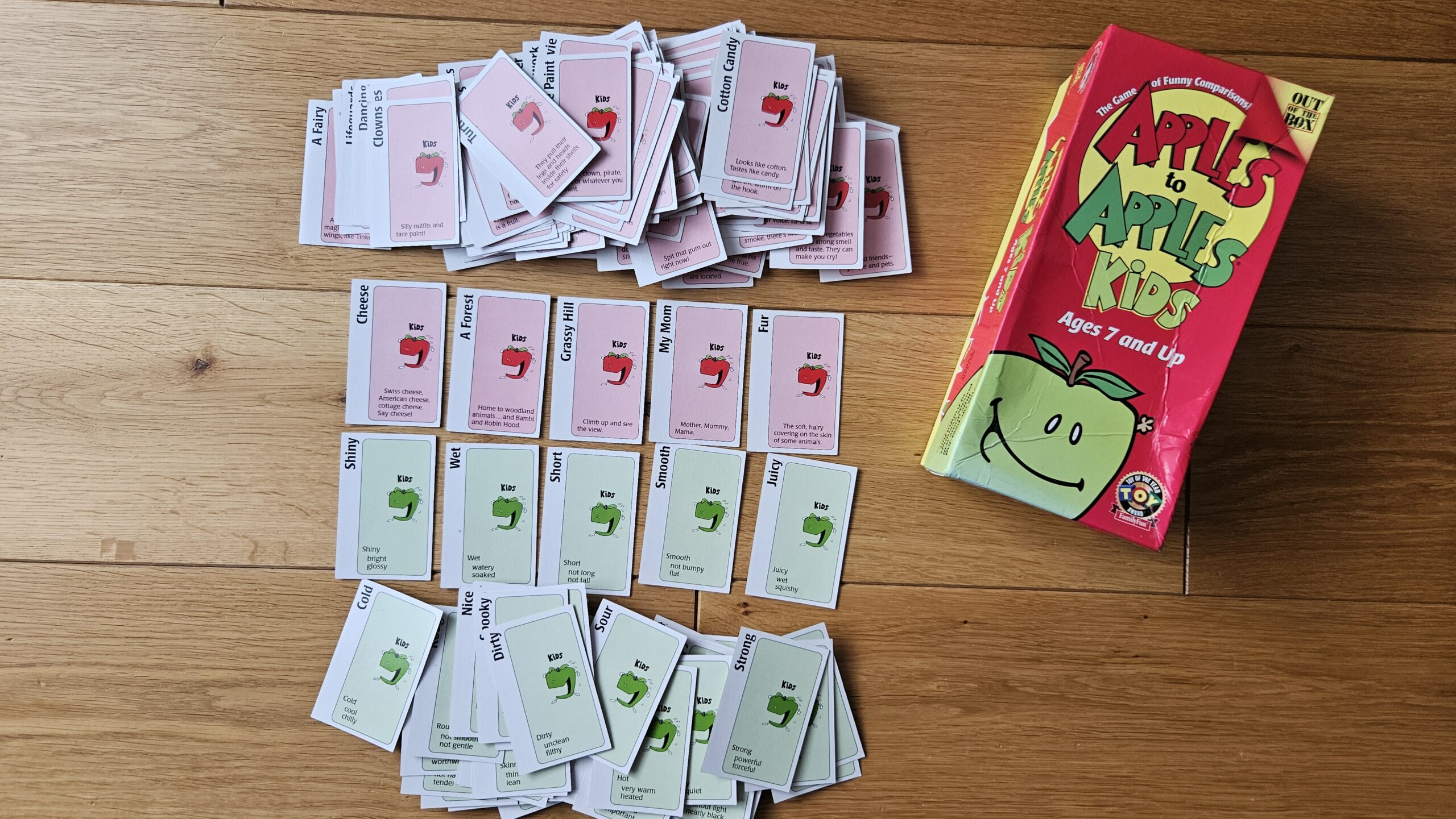 Apples to Apples Kids the game of funny comparisons - obrazek 3