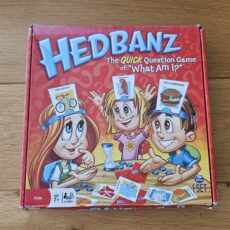 Hedbanz The quick question game of What am I?